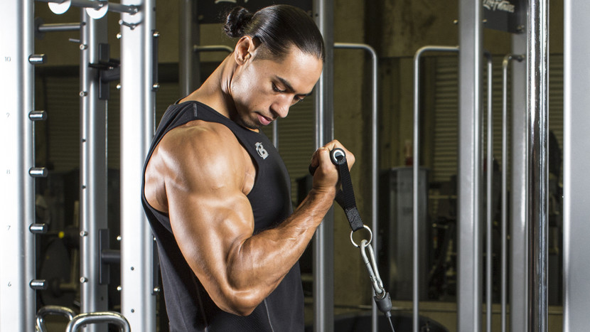 วิธีใช้เครื่องขด bicep สำหรับการฝึกแขนที่มีประสิทธิภาพ